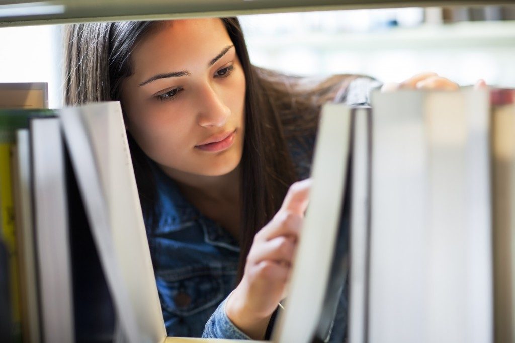 college girl looking for a book for her class